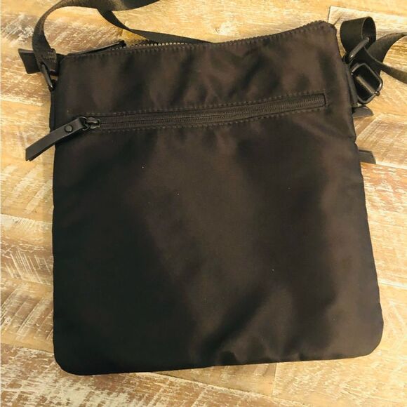 Tracker travel safe Crossbody purse with RFID protected pocket - Picture 3 of 7